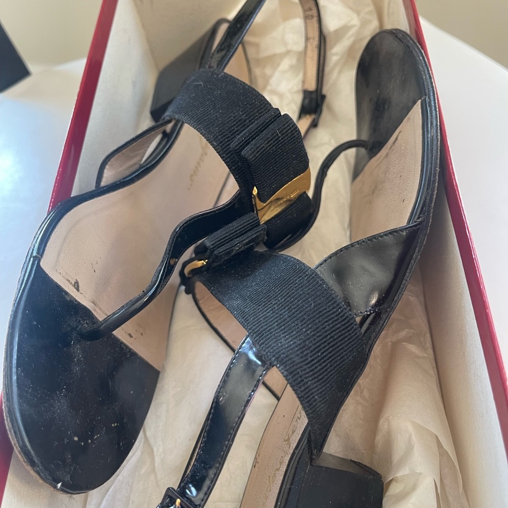 VINTAGE Salvatore Ferragamo Black Sandals - Picture 2 of 15